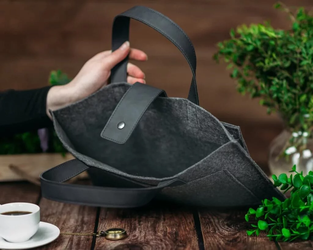 Laptop Sleeve Made Of Suede And Genuine Leather | Slim Design For Office, Work, School, And Travel 5 شنطة لاب توب شنطة لابتوب شنطة لاب توب 17 بوصة شنطة لاب توب 14 بوصة شنطة لاب توب Hp شنطة لابتوب ظهر شنطة لابتوب جلد3 1