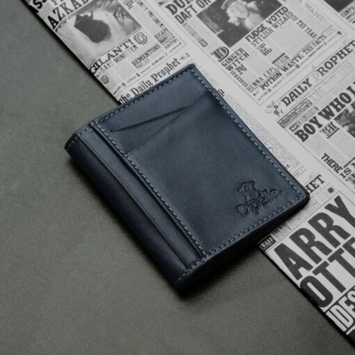 كراتة جلد طبيعي رجالي - من دي بيلّي | حامل كروت نحيف أنيق بعلبة فاخرة تنفع هدية مميزة 11 محفظة جلد طبيعي للرجال من ديبيل كحلي